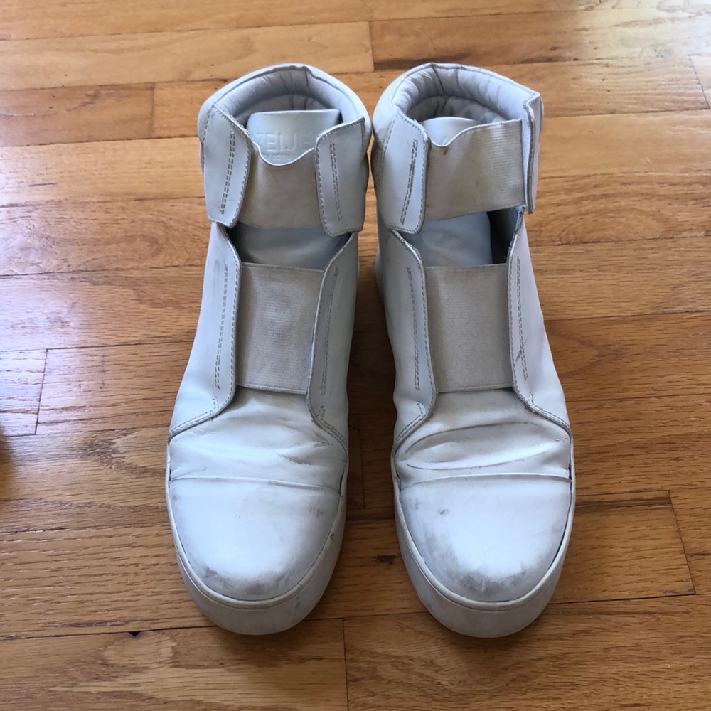 A7ELJE white high top leather sneaker size 8